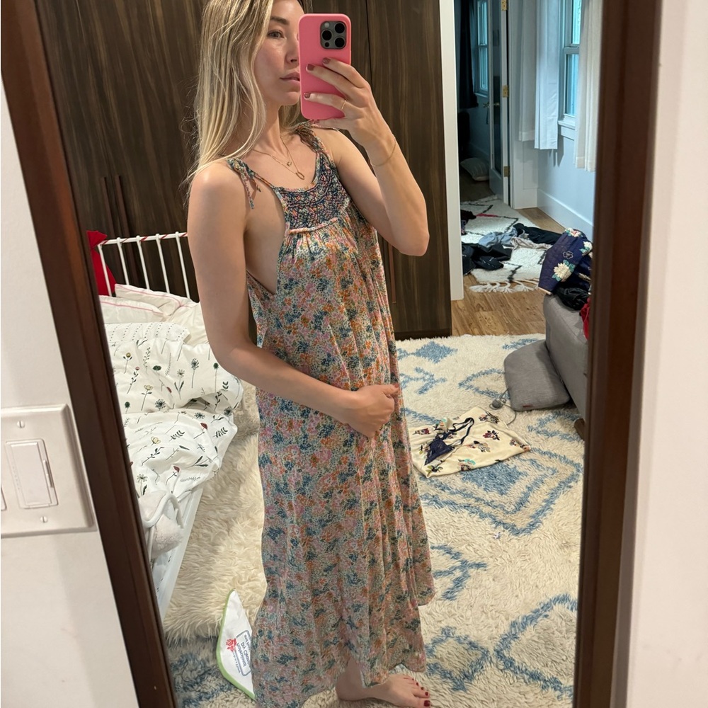 Doen floral dress size small. Good condition, no signs of wear or stains.